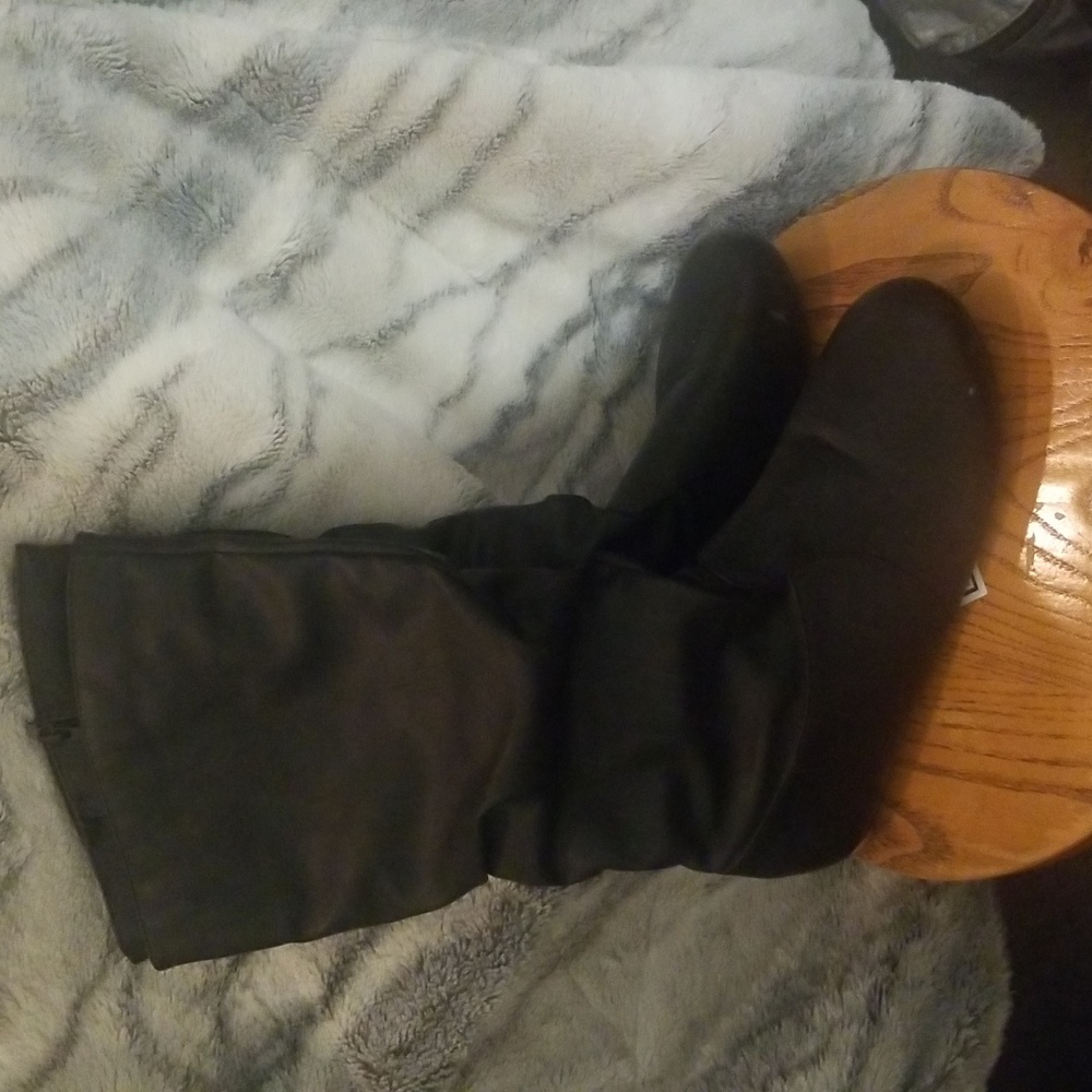 Womans black calf flat boots
